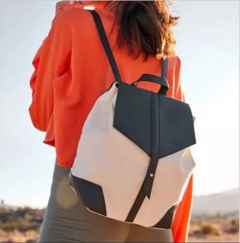 Deux Lux backpack - Picture 2 of 2